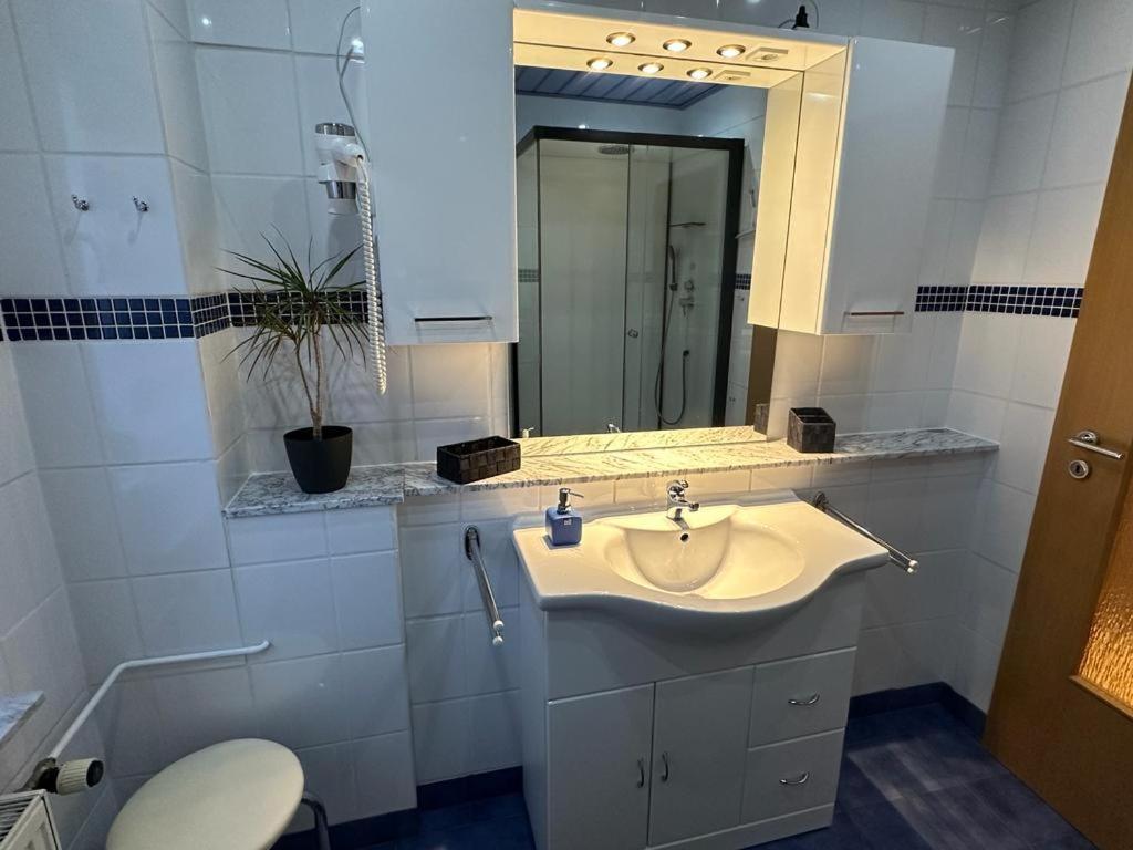 Christels Ferienwohnung 2 In Thale Mit Ueberdachter Terrasse, Kueche Mit Tv & Geschirrspueler Exterior foto